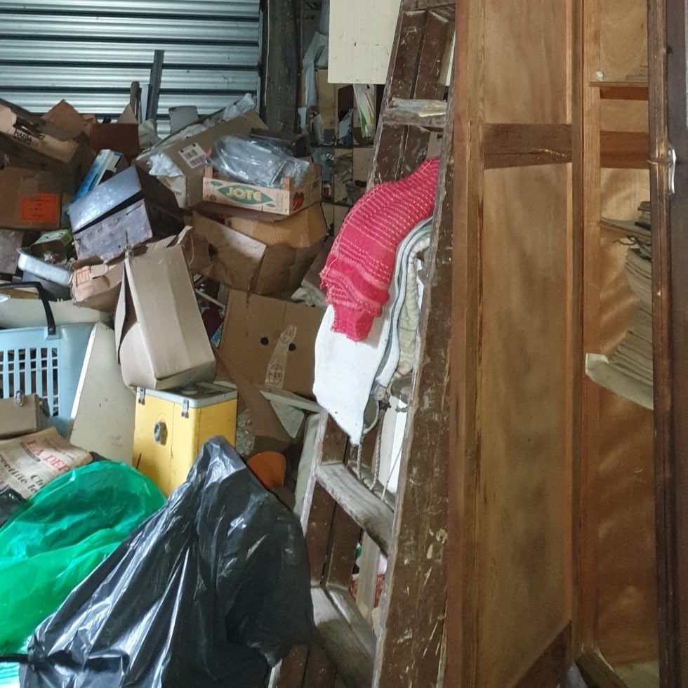 Maison à Toulouse encombrée par un syndrome de Diogène, à vider par Débarrasse Rapide, entreprise spécialisée dans le débarras d'encombrants, de meubles et de déchets